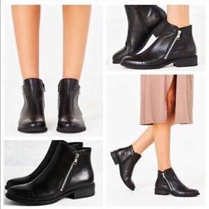 Vagabond Cary Women's Size 8 US- 38 EU Classic Black Leather Dual Zip Ankle Boot